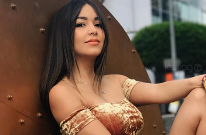 infobae's tweet photo. Escándalo por la filtración del video íntimo de Caeli, una de las youtubers más populares https://t.co/zqSubq5BZq https://t.co/PMe9SO9vZ1