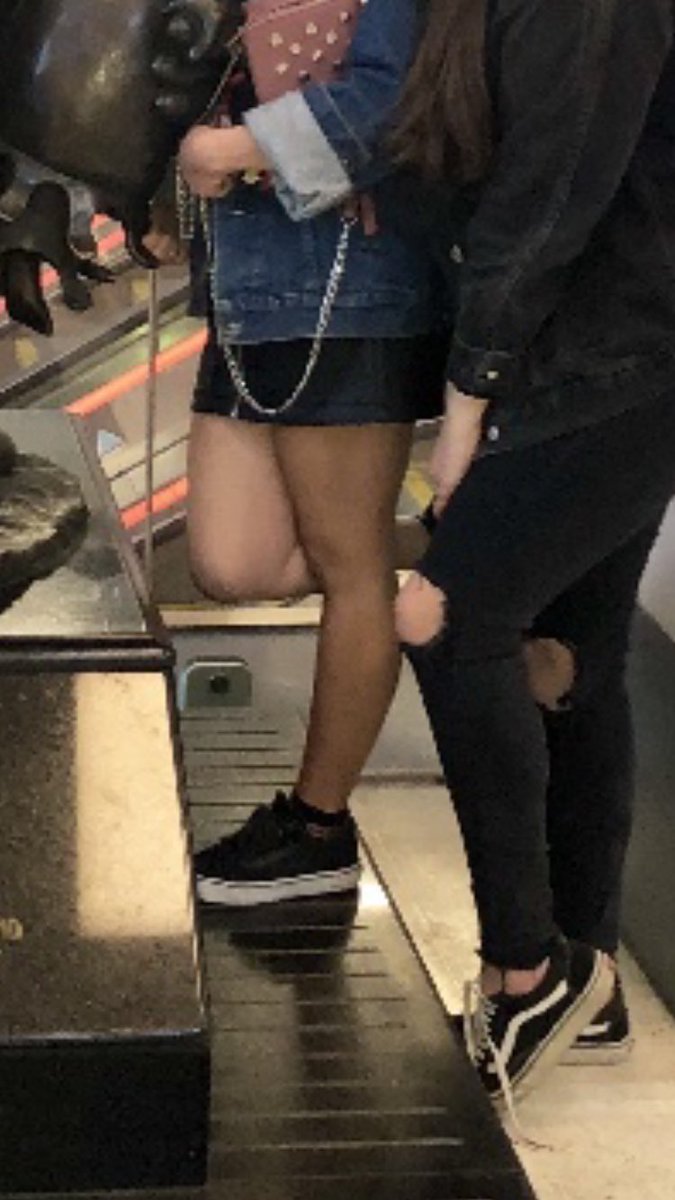 AllanaMcCormick's tweet photo. Such a sad excuse for a girl, imagine going out and forgetting to tan one of your legs 👀 https://t.co/8TVcpusFbY