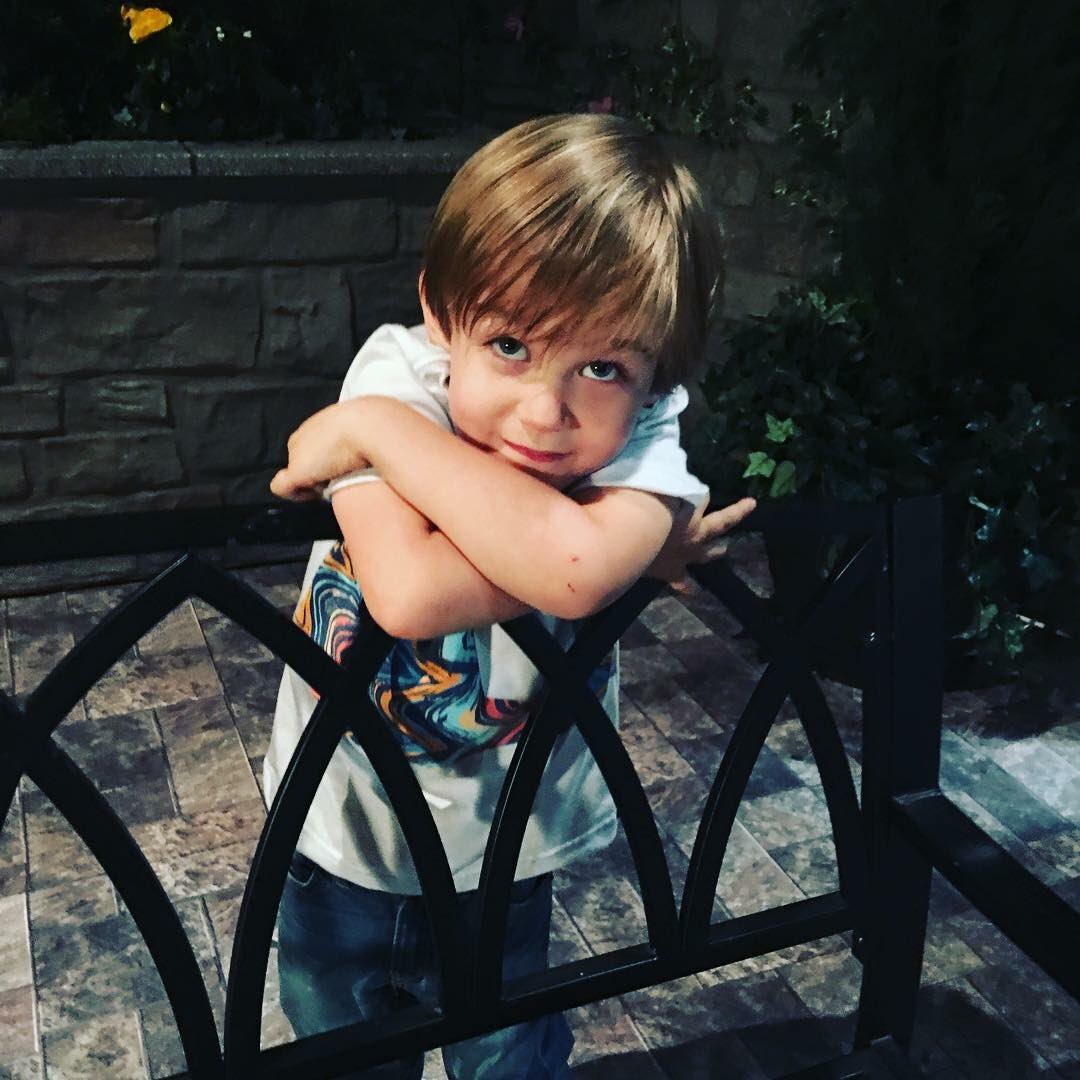 schroeder_twins's tweet photo. Colin on set @nbcdays ✨
*
#dool #nbcdaysofourlives #nbcdays #palomamodelandtalent #ericmartsolf #kassiedepaiva #tateblack #twinactors #soapdigest #soapopera #soapoperadigest #soapkids #childstar #childstarsofinstagram #childstarsofinstagram #colinandkyle https://t.co/DTfd65OKPO