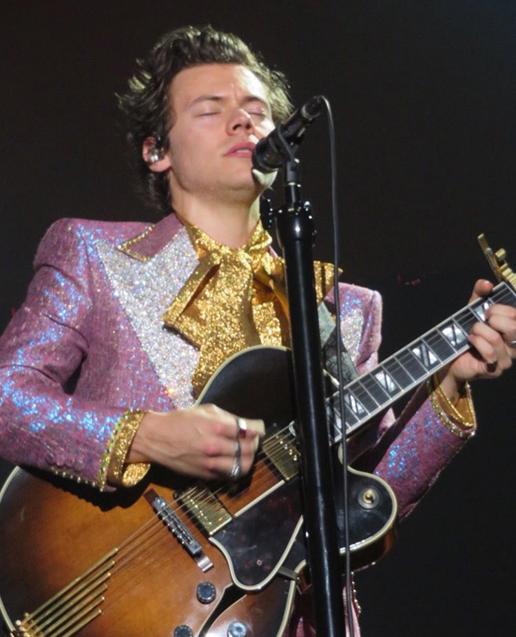 HTourSuits's tweet photo. Harry Styles // Live On Tour Night 13 // Milan, Italy 02.04.18 https://t.co/TRckpaJjNM