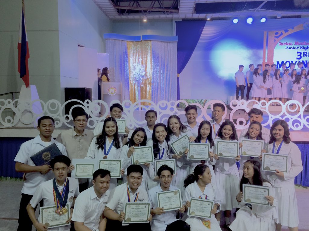 X_SaintMichael's tweet photo. Hindi tayo ang pinakamatalino, hindi tayo ang pinakamataas pero para sa atin, tayo ang pinakamasaya, pinakamaingay at pinakamapagmahal. 

Mabuhay Sir Rene, mabuhay ang bawat isa! 🇵🇭💙 {hindi maitag ang iba} https://t.co/cRmlautuIk