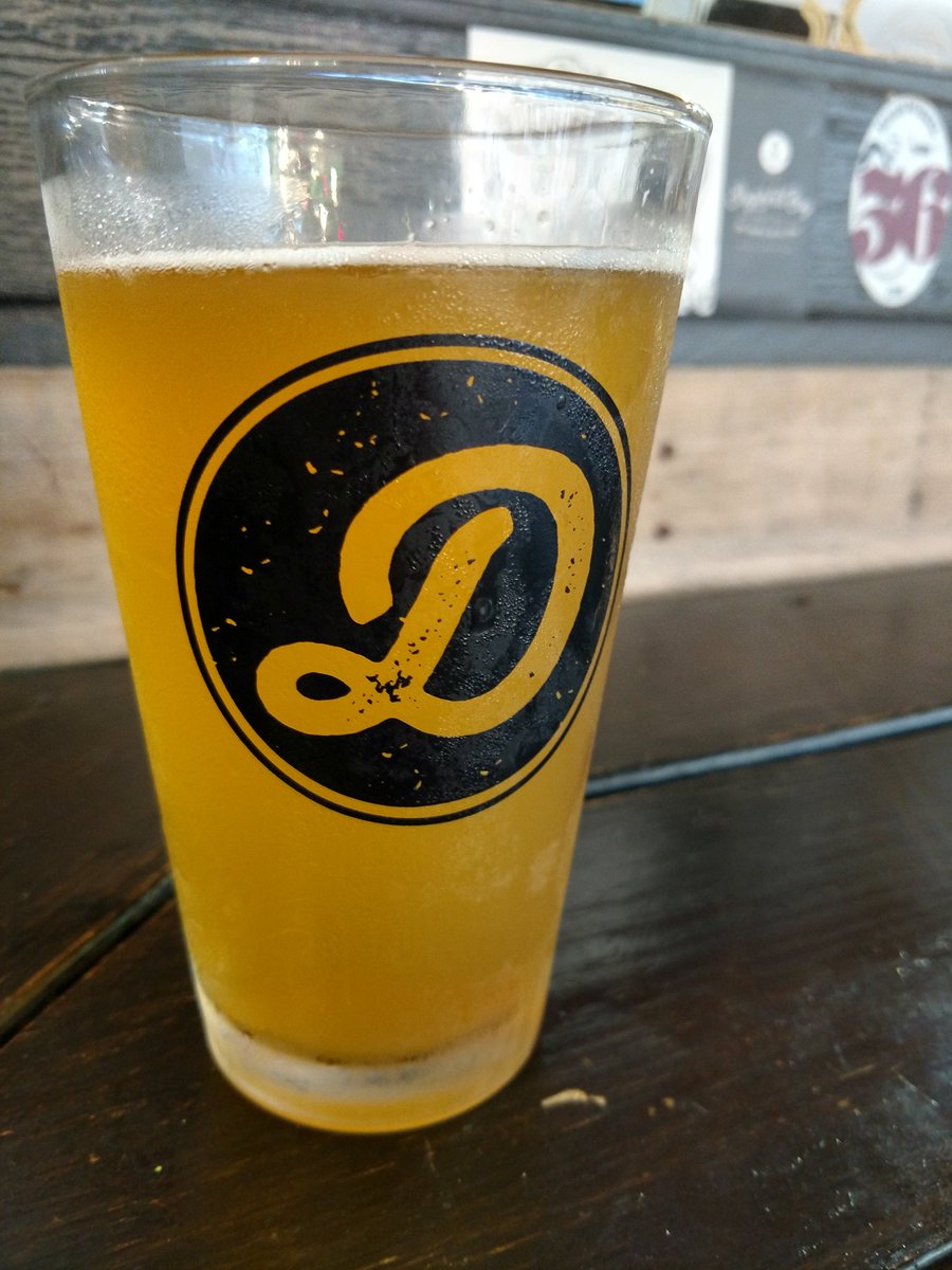 This might be the best IPA I've ever had. Lone Pint "Yellow Rose" mosaic SMaSH (single malt, single hop). Crisp, clean, hint of bitterness in an otherwise balanced finish. This is an IPA even <a href="/JKnick30/">Jason Knick</a> would enjoy. Also, @DignowityMeats is fantastic. Great day on the River Walk.