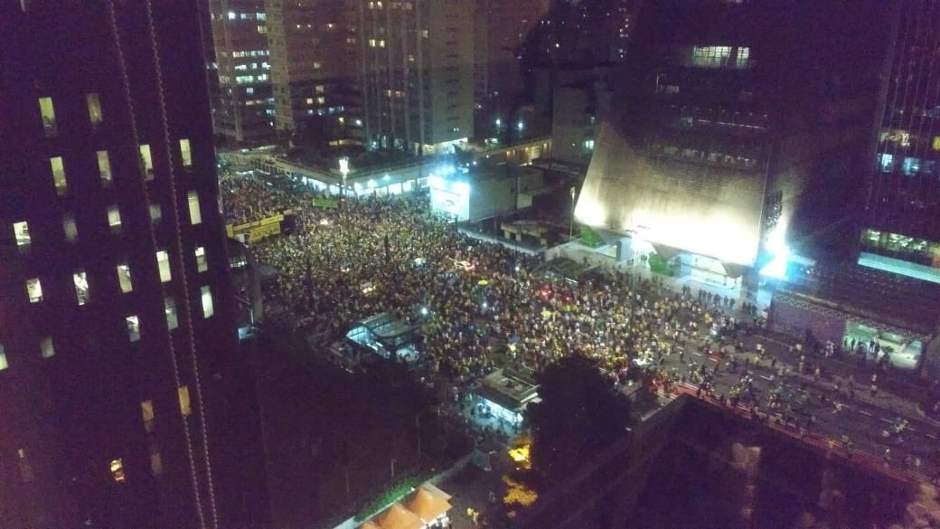 humansprotesto's tweet photo. MBL PROMETEU LEVAR 1 MILHÃO P/ PAULISTA PELA PRISÃO DE LULA MAS NÃO TEM NEM 10 MIL........ https://t.co/Agk5zUILnn