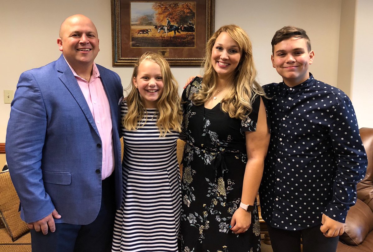 brandonfender's tweet photo. A little late with my Fender Four Easter pic!
#Easter #ResurrectionDay #FenderFour #Family #LoveTheseGuys https://t.co/qPzIFjxpRC