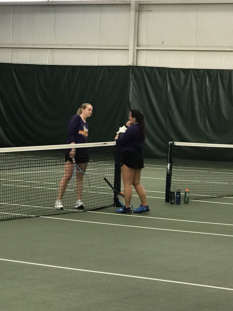 FbuTennis's tweet photo. 1 doubles up to a quick 5-0 lead #letsgogriffins https://t.co/n8zeoizipq