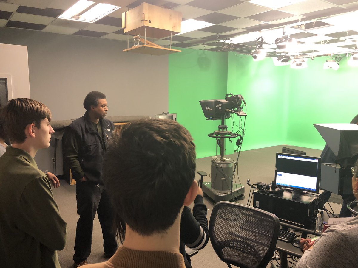 MandiWyndham's tweet photo. #StudioTechnianClass is happening now @mymcmedia ! #createtv #publicaccess #greenscreen #StudioA #StudioB @KoraganieH https://t.co/q8Z1hAfTfF