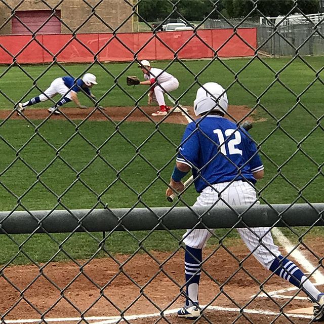 LampasasHS's tweet photo. The Badgers are working this pitcher early. #lotsofpitches #baseonballs #lampasashs #battle #beatsalado #unite https://t.co/nxZ7hCliA6 https://t.co/qNZugShZ2C