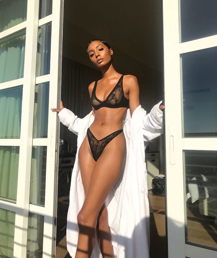 RAINE0NME's tweet photo. (RAINEDROPS): raine blocked me on twitter because i said she should’ve took more money from the white married man she was sleeping with. it wasn’t even that serious? https://t.co/5ehyeJMHqn