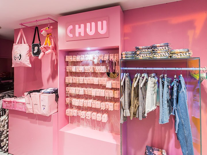 韓国旅行 コネスト Chuu 明洞ロッテヤングプラザ店 5gjean が大ヒット中の 韓国ファッション Chuu チュー 弘大 ホンデ の本店はもちろん 明洞 ミョンドン の ロッテヤングプラザ 3階にある店舗も連日 大人気です つづきを読む