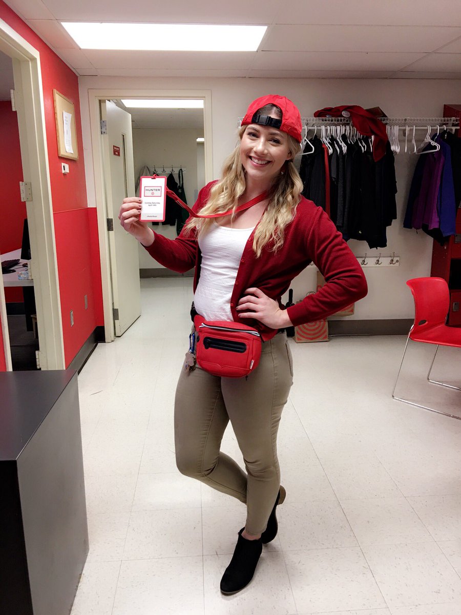 I let my Apparel TL style me in Hunter and she went full 90s 😂#westseattle #HunterxTarget