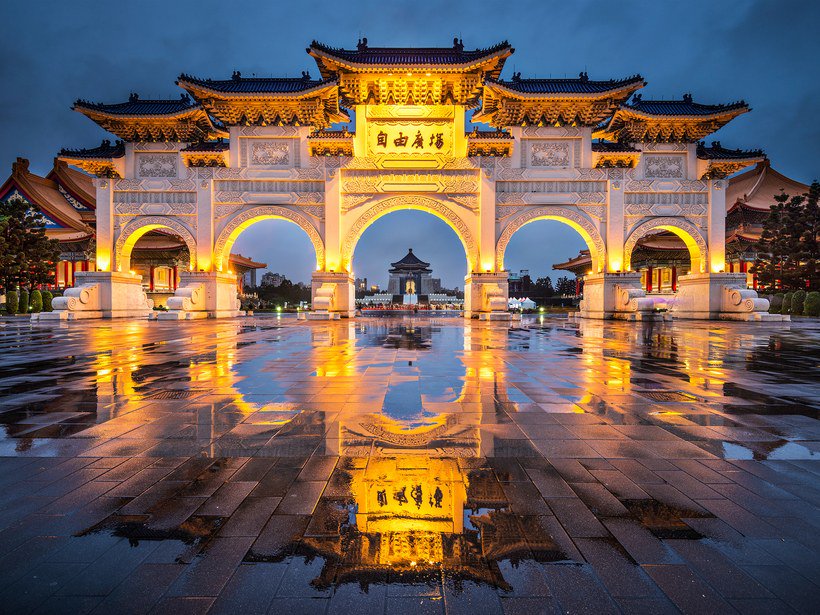 CNTraveler's tweet photo. Make the most of your layover—these cities offer free tours that are like mini vacations https://t.co/3ZxxRcIatz https://t.co/IlJa9C4Qrv