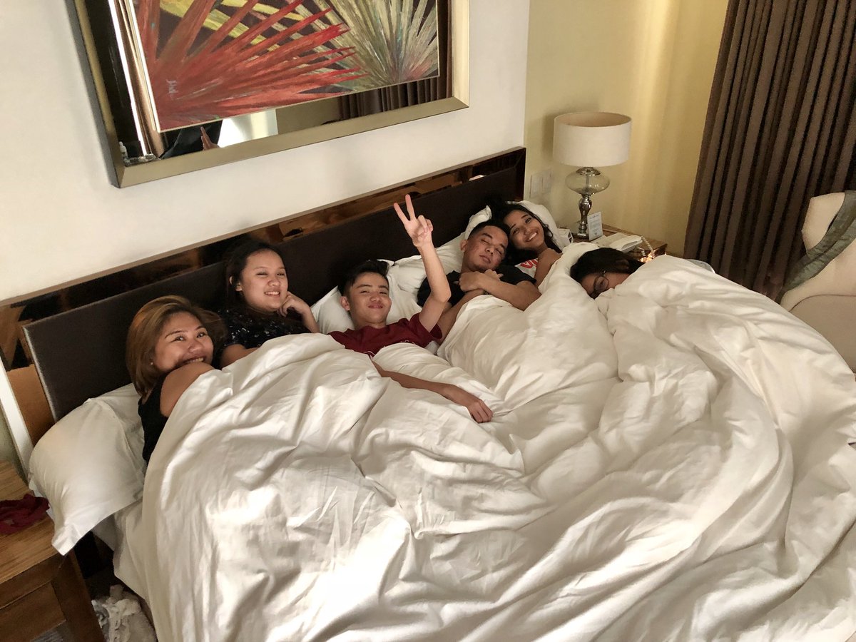 sanaysasanaysay's tweet photo. Maexperience na gyud namo ang among gibayran nga bed good morning #Team715 https://t.co/QEkqWLg5XX