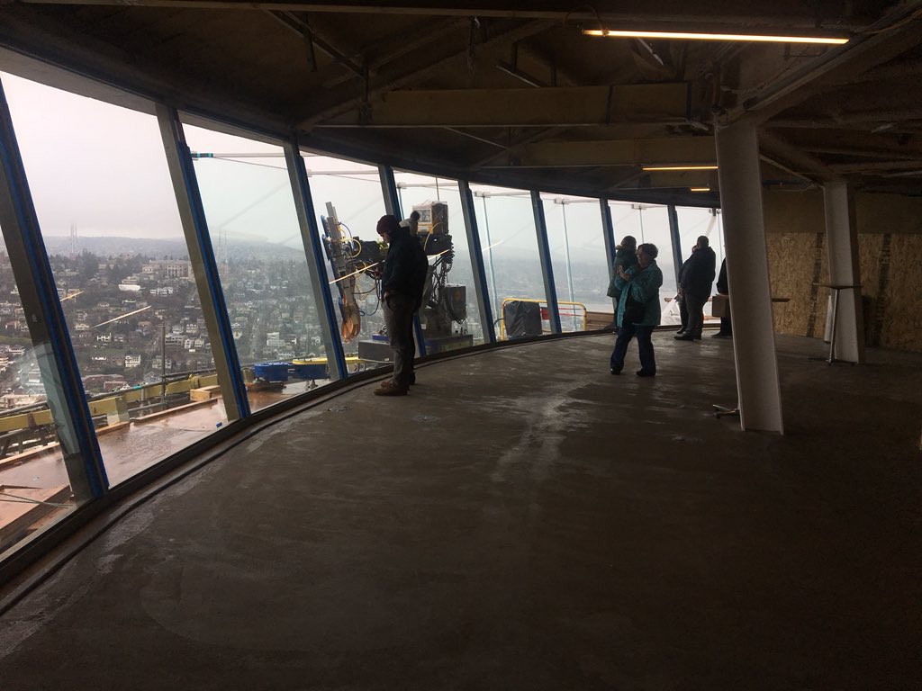 seattlecenter's tweet image. Take a look at the progress happening to the @space_needle during it’s #spacelift That’s a lot of glass!  @KeyArenaSeattle #seattle