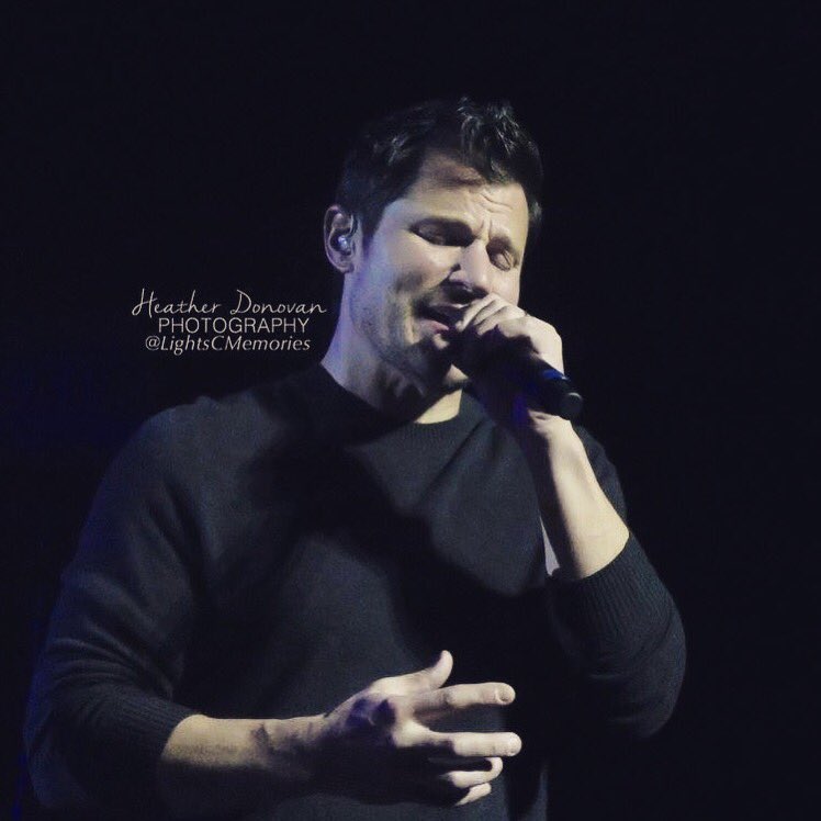 LightsCMemories's tweet photo. 98 degrees Raleigh/Durham #98degrees @NickLachey #98christmas #98christmasvip #nicklachey VIP Blog posted. Link in bio! https://t.co/d3PciNLF1T https://t.co/GfOhVYBp04