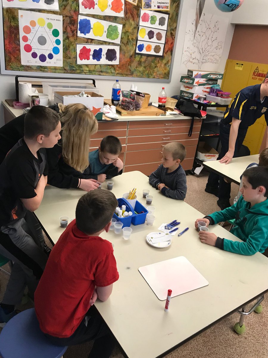 CV_FFA1954's tweet photo. It’s April and that means Club Tuesday at @CVMonroeEagles! Today’s club activity was focused on Food Science and understanding how to evaluate differences between products! #FATMAN #TriangleTest #ElementaryAg https://t.co/WzreYFvBmZ