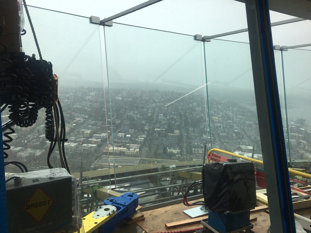seattlecenter's tweet image. Take a look at the progress happening to the @space_needle during it’s #spacelift That’s a lot of glass!  @KeyArenaSeattle #seattle