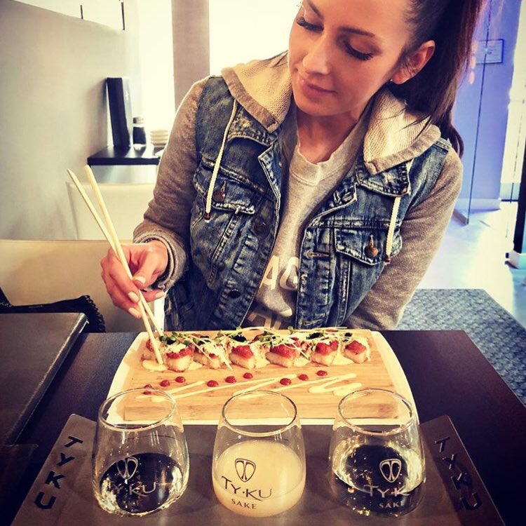 TYKUSake's tweet photo. Now this is what we call dining first class with the #TYKU flight at @shakouvibe. Check out their delicious fancy #sushi!
...
#tykusake #sake #eatout #japanesefood #allnatural #glutenfree #nosulfites #unwine #drinks #kanpai #japan #foodporn https://t.co/Hw81vTXKAP