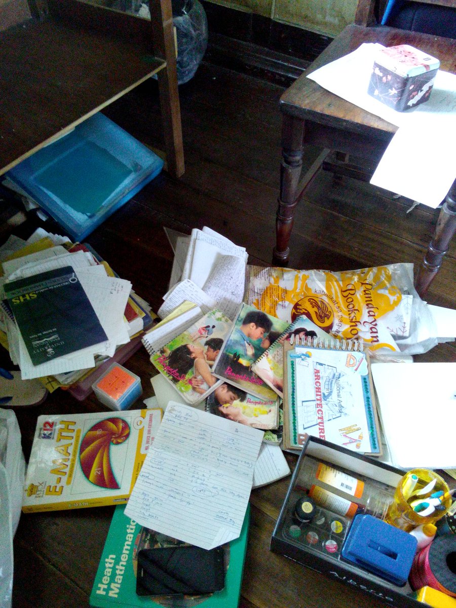 archtkennuggets's tweet photo. Kailangan nang magtago at magtapon.. 😴😴

#scripts
#oldnotebooks
#others https://t.co/hYCkT8plxZ