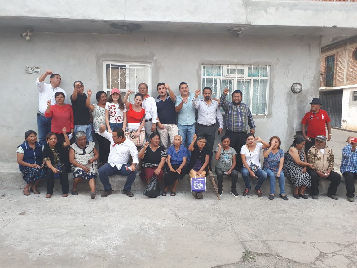 JuanLavin_Ver's tweet photo. En #IxhuatlanDelCafé un encuentro muy productivo con grandes amigos y ciudadanos con los que tuve la oportunidad de presentar mis propuestas. Agradezco su cariño y apoyo

Seguimos Avanzando
https://t.co/IVyTm7MbiP
#AvanzarConHonestidadYJusticia
#Ixhuatlán | #Lavín https://t.co/jXyE2w9P02