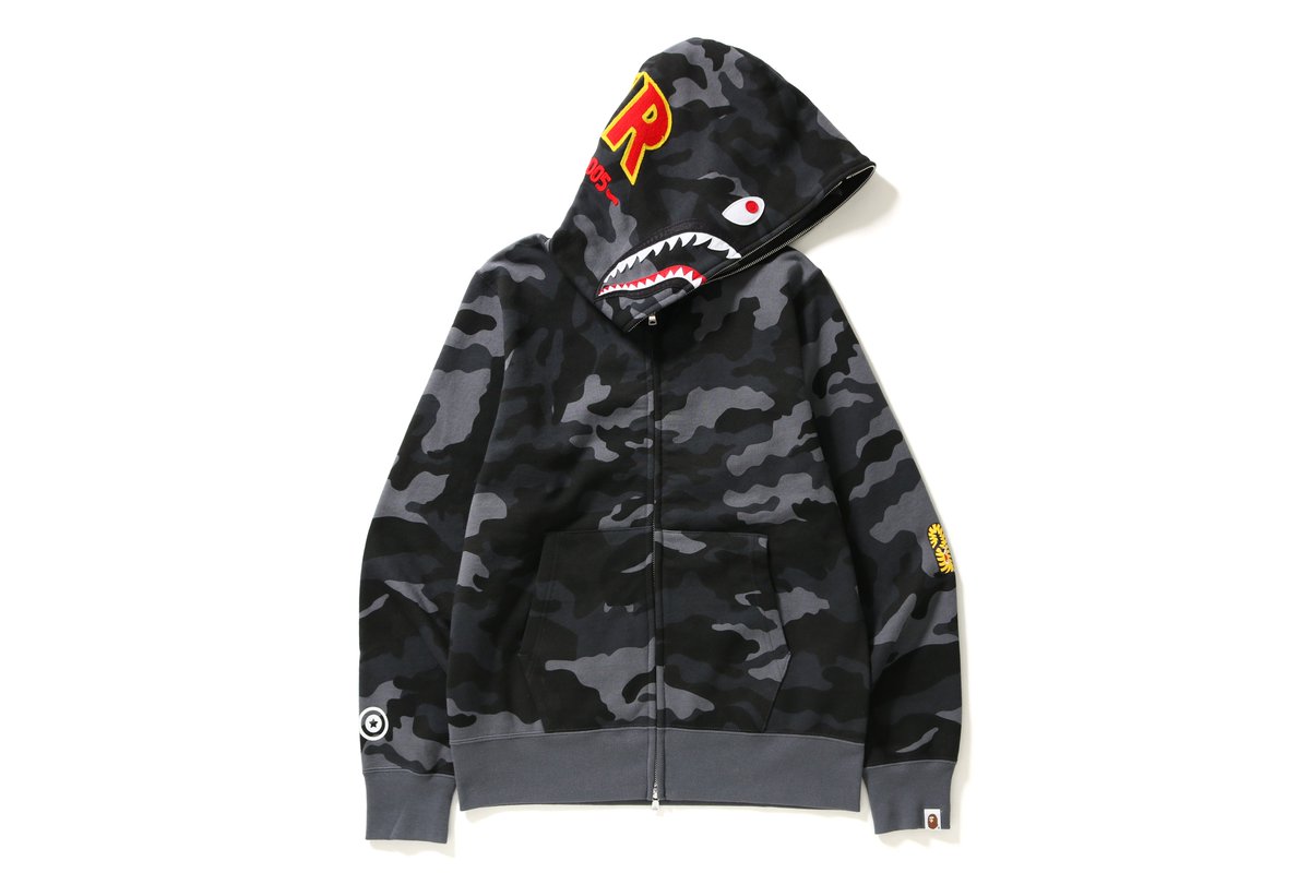 BAPEOFFICIAL's tweet photo. WOODLAND CAMO SHARK FULL ZIP HOODIE

Releasing on April 7.
#bape https://t.co/BqKPIBMVA0