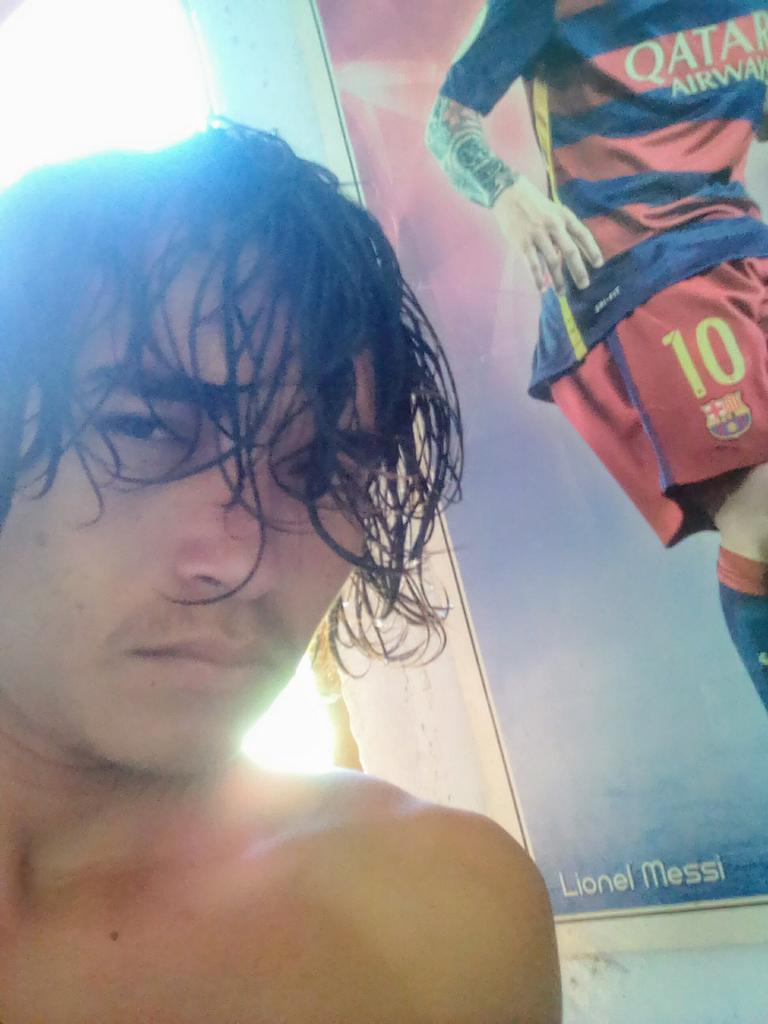 AdrianoMax3's tweet image. Simple