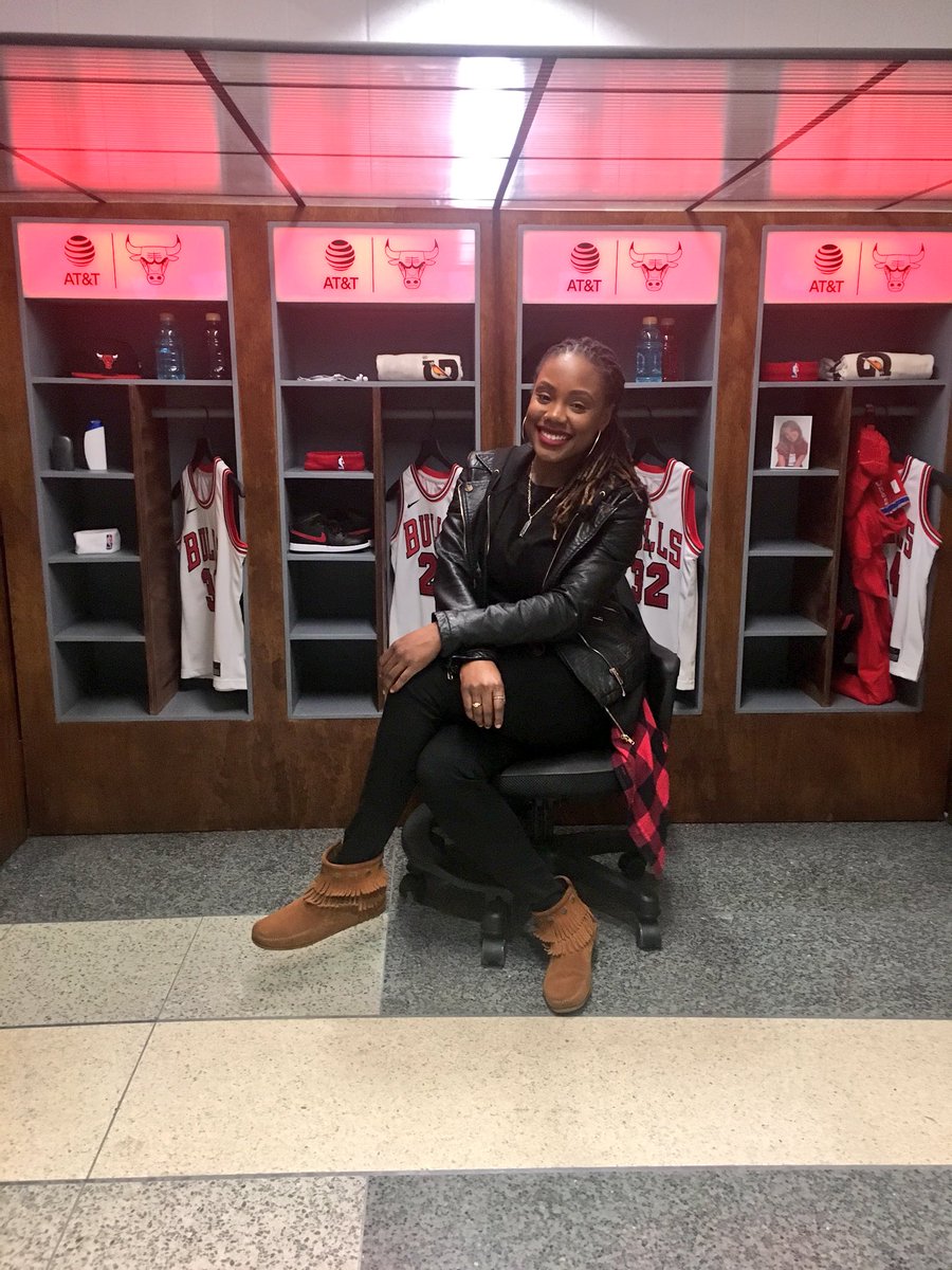 Is #FREEhomeinternetforLIFE #yourthing ? My friends <a href="/ATTMichiganAve/">AT&T Michigan Ave</a> are talking about that here @ #BullsSocialNight

allineedisonemic.com