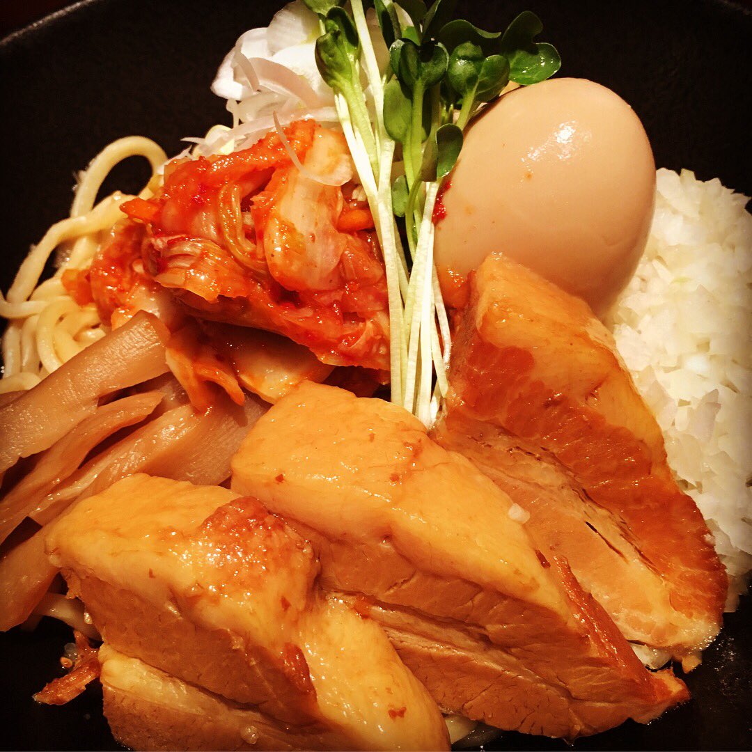 二代目油そばつよ志 みなさんこんにちは 本日も良い天気ですね つよ志では平日ランチタイム限定で おい飯 サービスしてます 最後に残った具材とタレをほかほか白米でかきこむ 想像しただけで美味しいですね 本日もみなさんのご来店お待ちしてます