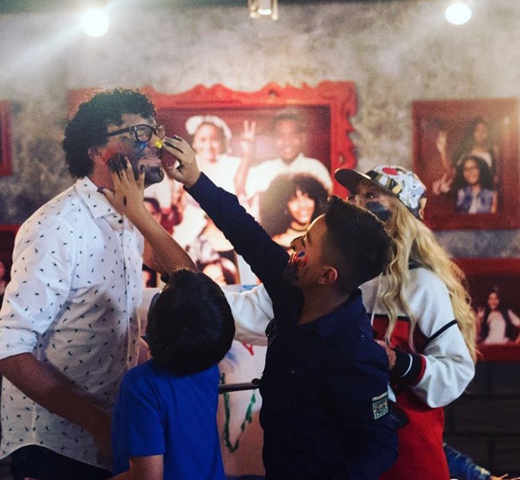 andrescepeda's tweet photo. Orgulloso de estos tres niños que llevan en su canto a todo un país. ¡Ánimo, el futuro nos espera! @LaVozKidsCo @OficialYuri #EquipoCepeda #TeamCepeda https://t.co/TmfVI2XfRv