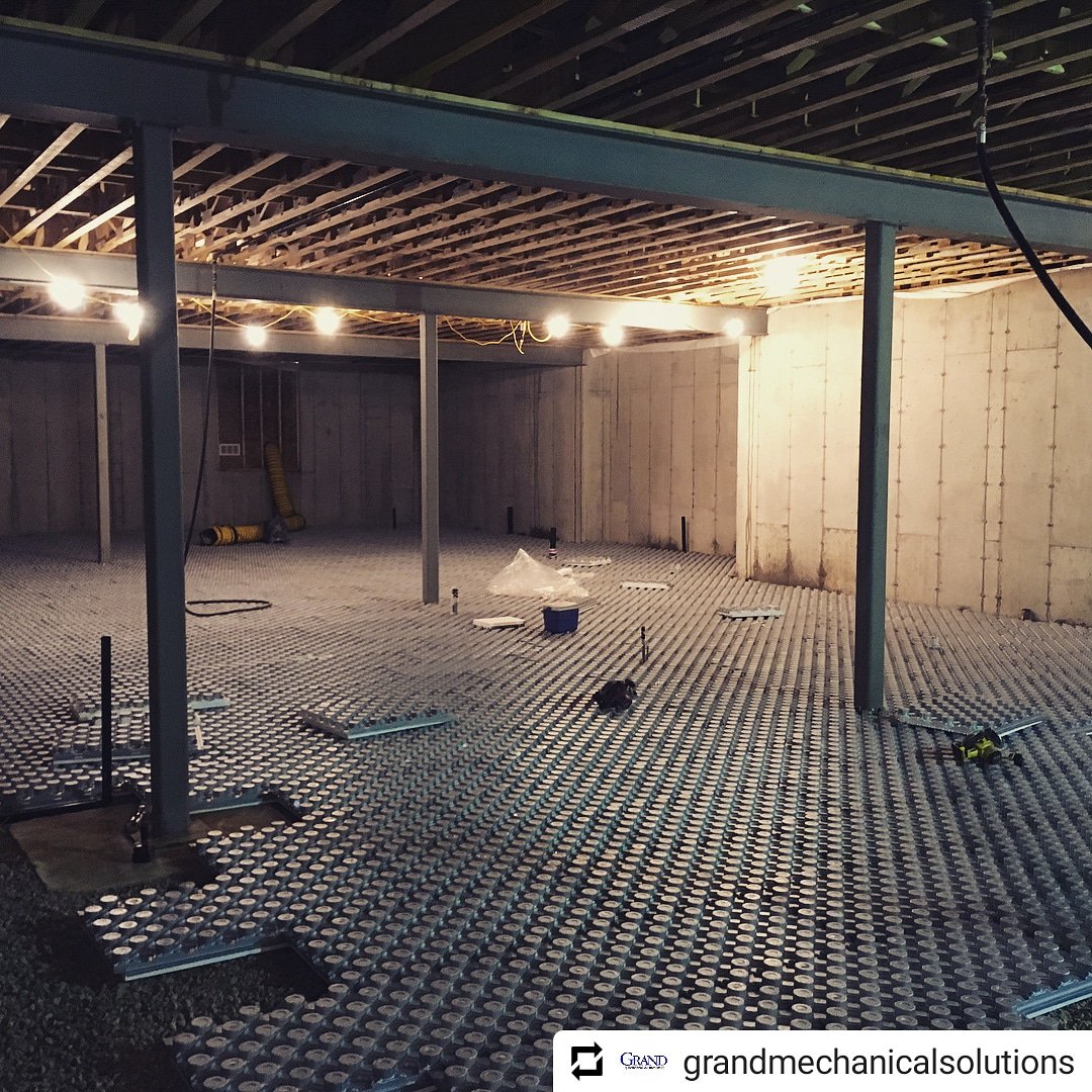 Amvic's tweet photo. Get a warm, comfortable and energy efficient basement with our 3-in-1 #ampex radiant heating pex panel that comes with an R10 #insulation, vapour barrier and easy walk-in installation!
#pexpanel #radiantheating #radiantheatingpanel #hydronicheat https://t.co/DNtRmS36JS