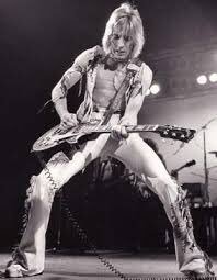 #Guitar #grunge #1970s #Bowie #classics #Rock 
thepetitionsite.com/624/314/632/in… Mick Ronson was Bowie's 1st music director on 5 albums, composed music for Lou Reed, Mellencamp   #Glam
 #guitarist #guitarlegends #music #davidbowie