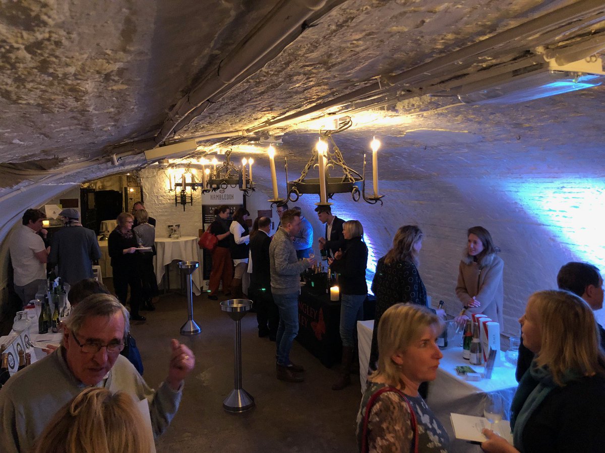 TheBuyer11's tweet photo. Seven of England's finest wineries showed 21 wines, 18 of them sparkling at the annual @HampshireVines tasting last month. @chriswilsonwine was there for The Buyer and picks his personal favourites. For a full tasting review click here https://t.co/lapulsCvlG  #Englishwine https://t.co/azchtbJE6W