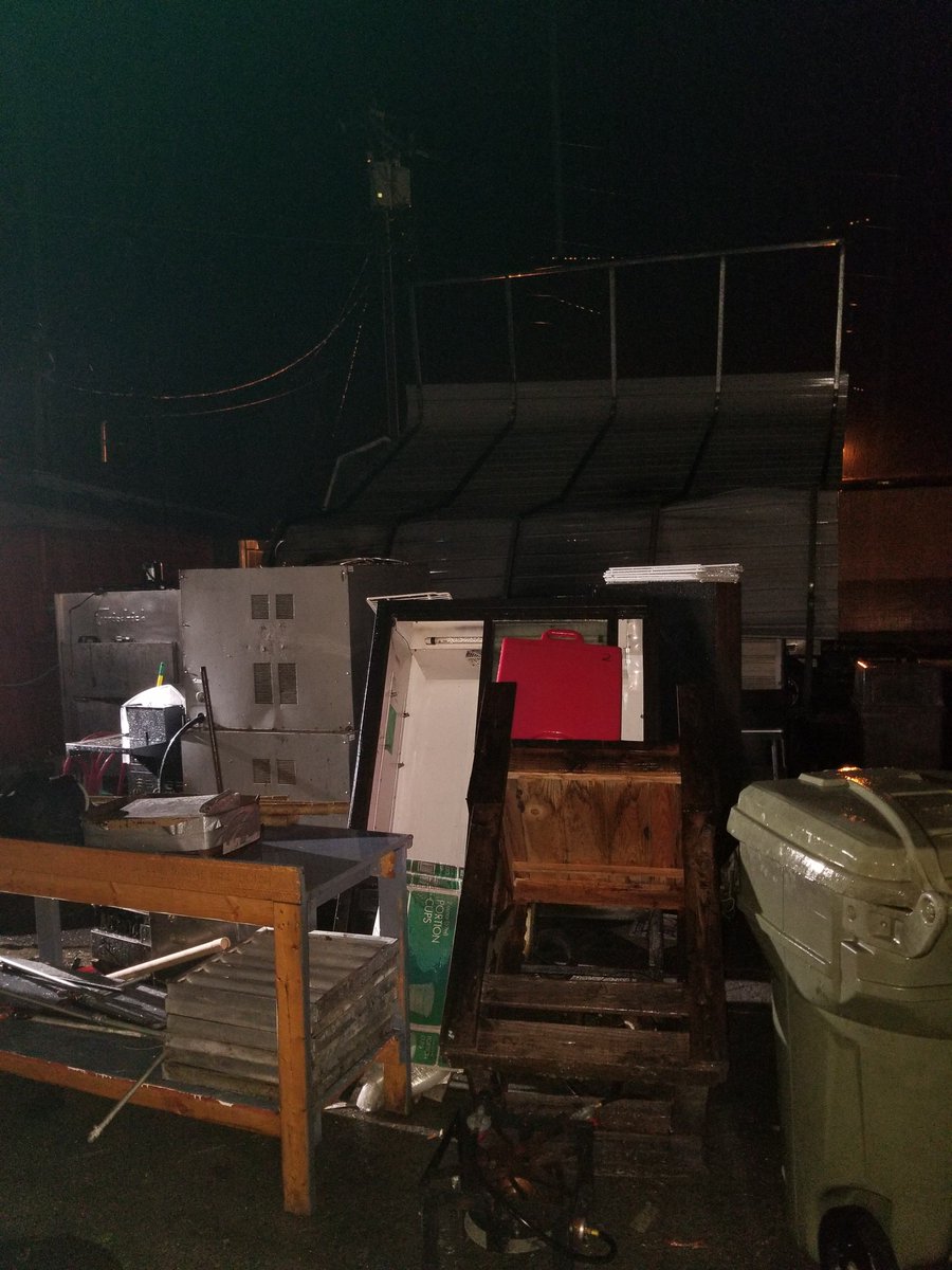 ChristinaWSBwx's tweet photo. From Amanda Drake in Jackson County, #AL: "Holy Smokes BBQ Five Points Scottsboro" #ValleyWx #Severe #LocalStormReport #ALwx https://t.co/WG2pgVWe4K