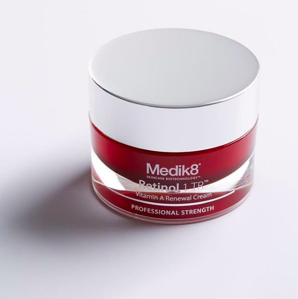 Medik8_es's tweet photo. ¿Sabías que usando #retinol a la vez que combates las preocupaciones del envejecimiento de la piel estás ayudando a minimizar las imperfecciones? #medik8 #skincare https://t.co/bq9rsuwhO8