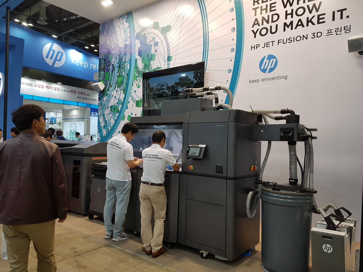 3dEast's tweet image. Got to see the WHOLE set-up today at #SIMTOS2018!  Thanks Sharon! #HP #3Dprinter