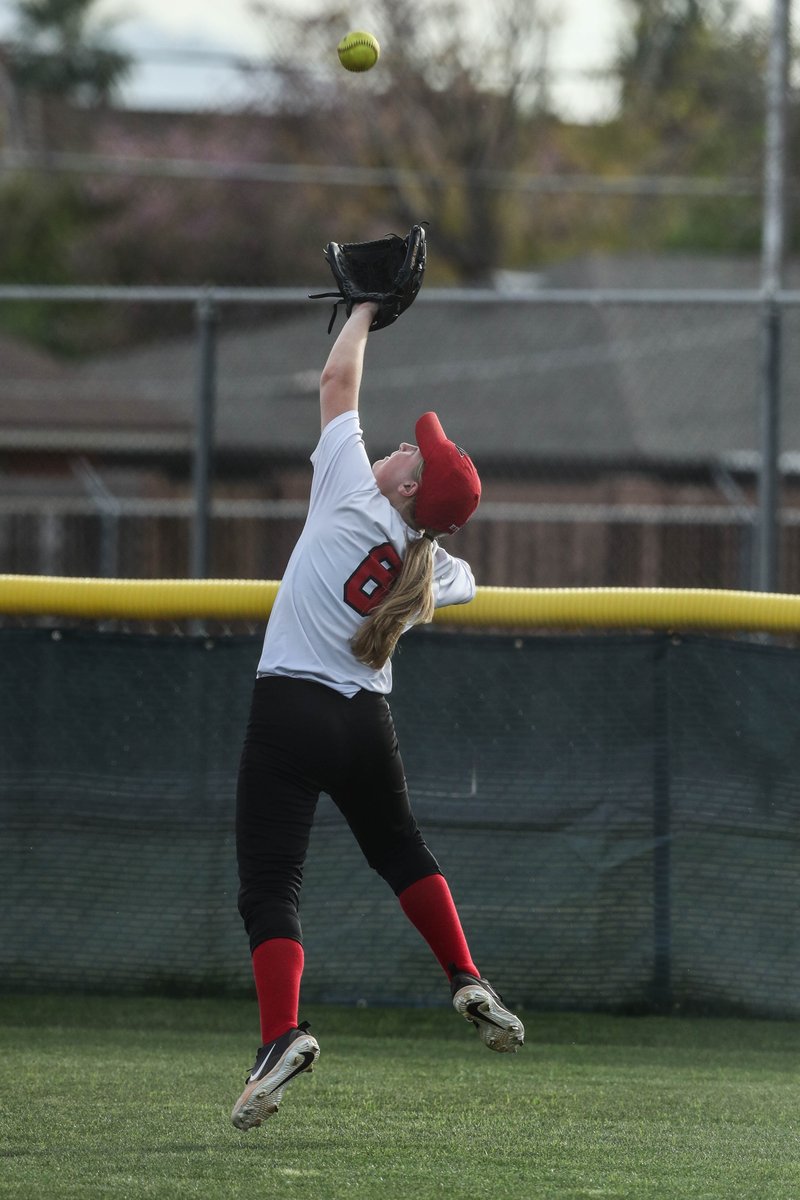 KlineSportsPics's tweet photo. Paradise Valley Softball opened the 5A Northeast Valley Region portion of their schedule by traveling to face the Titans of Arcadia High School. #PVHSPride https://t.co/s0XVvEc4Y6