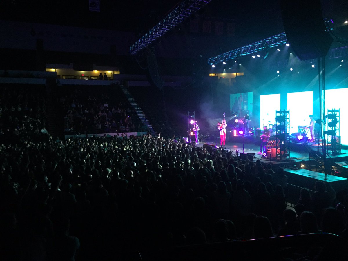 ehite_haque's tweet photo. Judah and the Lion are on fire! #JTLSOLO #techyeah https://t.co/bjPlLYoVeY