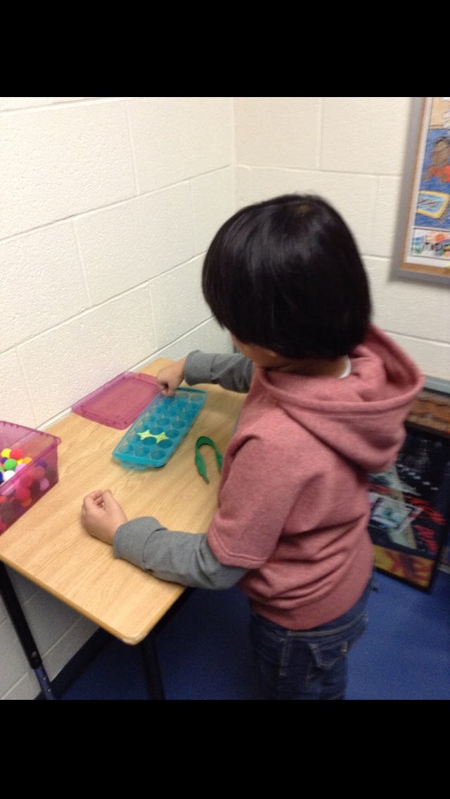 MsLRosenberg's tweet photo. We lit it up blue @redmapleps1 today! Students explored sensory/fine motor stations to learn about asd #AutismAwareness #yrdsbXceptionALL #LightItUpBlueForAutism @aldersonyrdsb https://t.co/MjTGTsVFVK