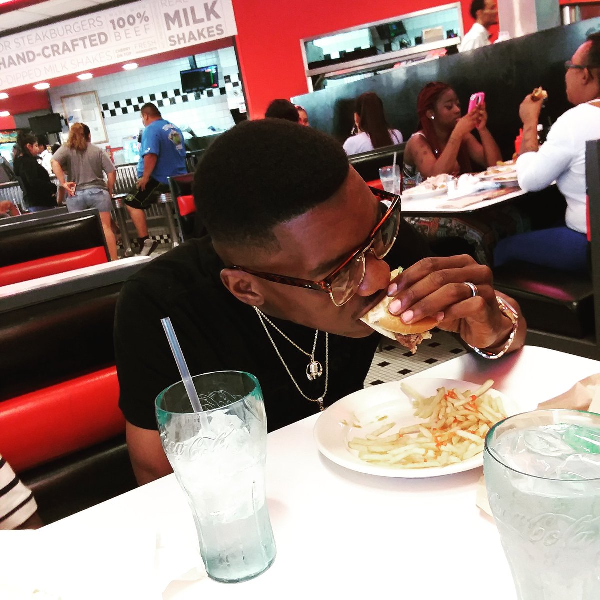 iammrbeatz's tweet photo. On My Steak And Shake💩💩.

MrbeatzInYaEarDrums https://t.co/g6tgOy4exP
