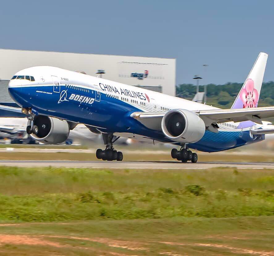 MY_Airports's tweet photo. She has a different coat this time! Have you ever seen this China Airlines livery before? 🤔(📸: @nwar81) @ChinaairlinesEN  #goodmorning #aviation #plane #boeing #airline #chinaairlines #airport #klia https://t.co/iwsBcY9Ez2