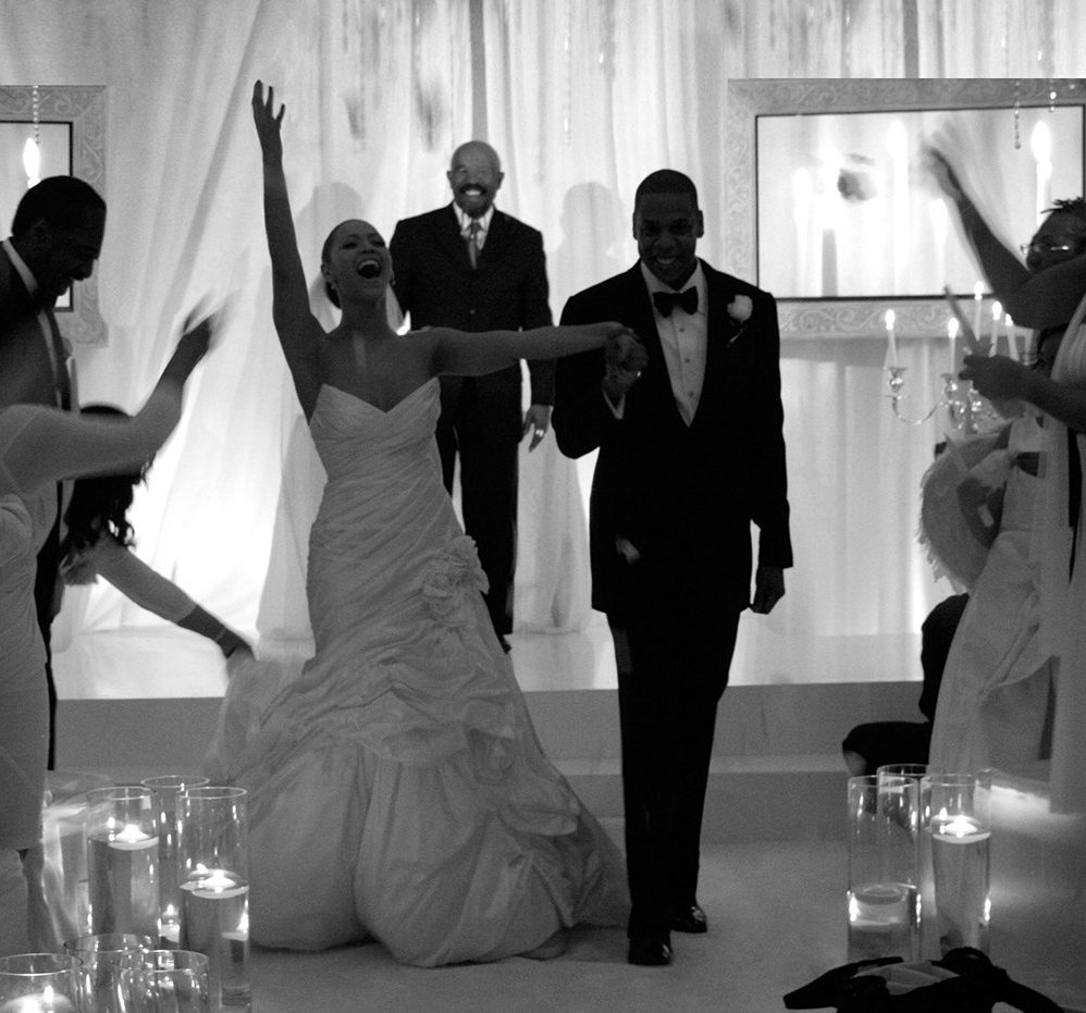 BeyLegion's tweet photo. Happy 10th wedding anniversary to Beyoncé &amp; JAY-Z!💍🎉 https://t.co/L2cYE9h8NO