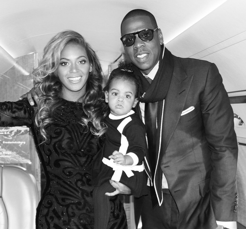 BeyLegion's tweet photo. Happy 10th wedding anniversary to Beyoncé &amp; JAY-Z!💍🎉 https://t.co/L2cYE9h8NO