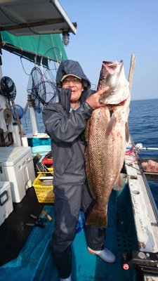 釣り大好き 最新釣果情報 和歌山県中部 谷野丸 大橋氏 115cm オオニベ マアジ イサキ釣り出船 明日も出船します 空席多数 予約お待ちしております T Co Kuzrww0oqs