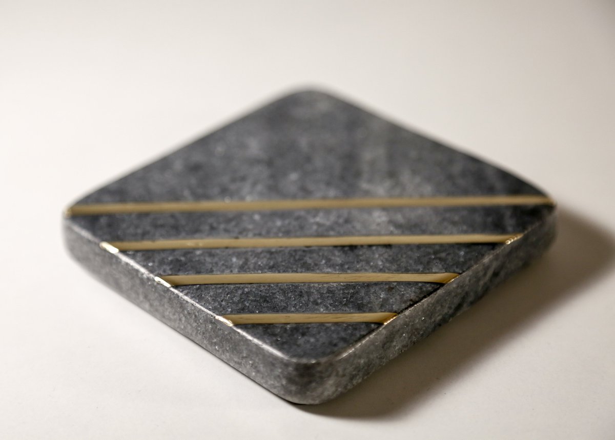 colllab_org's tweet photo. Our #handcrafted stone coasters. Black marble with brass inlay work intricately produced by the descendants of the same craftsmen who did the inlay for the #tajmahal 
#contemporaryart #homedecor #stonecraft #handmade #handcrafted #madeinindia #saynotoplastic https://t.co/9VUyEPRDtM