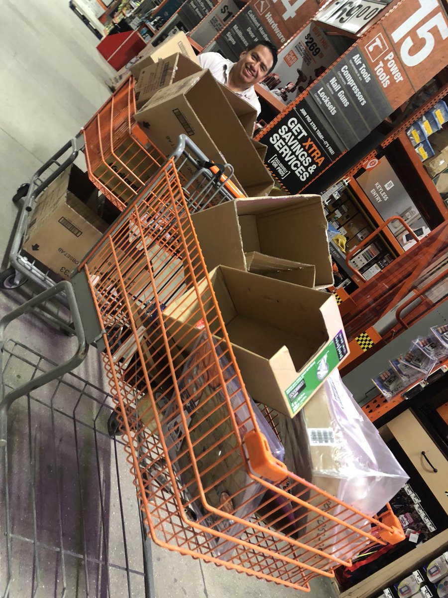 jtaveras602's tweet photo. #CardboardChallenge #0207homedepot @avillan2915 https://t.co/aiOx77cqhZ