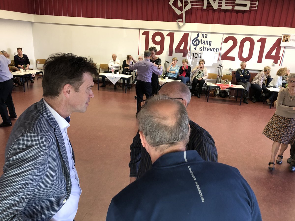#GezelligDansen in #klaaswaal @GemCromstrijen bevorderd #sociale contacten onder #Senioren én zorgt voor #beweging. Gisteren kreeg Chris en andere #vrijwilligers bezoek van <a href="/pieterpaans/">Pieter Paans</a>. Wat zijn ze goed bezig #selfsupporting. <a href="/HW_Actief/">Hoeksche Waard Actief</a>