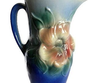 fieldsofvintage's tweet photo. Vintage #McCoy 2148 Pottery #GreenPitcher, #FlowerVase, #USAPottery Arts Crafts, #bungalowDecor https://t.co/u1jEPVQwRD #ETSY https://t.co/YNBIBuMd4f