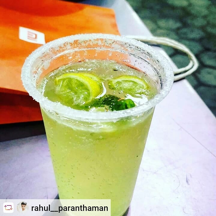 omrfoodstreet's tweet photo. The Best appetizer "Kolaveri Mint Soda" at Splash in #omrfoodstreet...!! @rahul__paranthaman
#appetizers #limon #mintsoda #mocktails #SouthIndianCuisine #Chennai #ChennaiFoodie
#WhereChennaiEats #foodlovers #FoodLife #FoodLove #Foodism #LoveFood #Foodie #foodstreet https://t.co/24KER8iMZ7