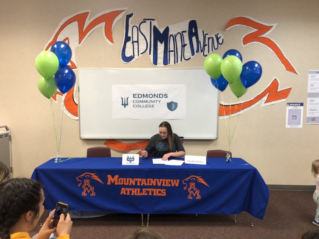 AMHSLionsVball's tweet photo. Congrats to @Hayhooper19 We are excited to see you play in college!!
#AMHSLIONS
#EdmondsCC https://t.co/hrIj0KQ28M