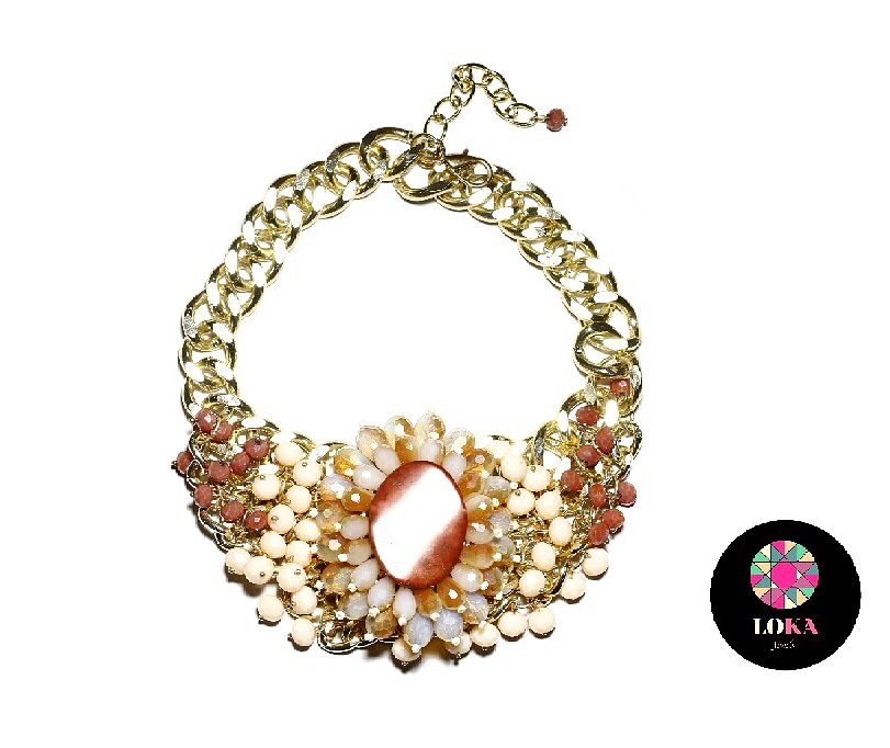 LokaJewels's tweet photo. SHOWSTOPPER
Myriad of beads and stones come together in this chunky choker neckpiece. One of the glamorous creations it is a sureshot headturner💖
Offer price -1650/-
Only one piece available. #statementneckpiece #choker #jewellery #jewelry #bestoftheday #jewelryoftheday https://t.co/bsNWuHrUyw