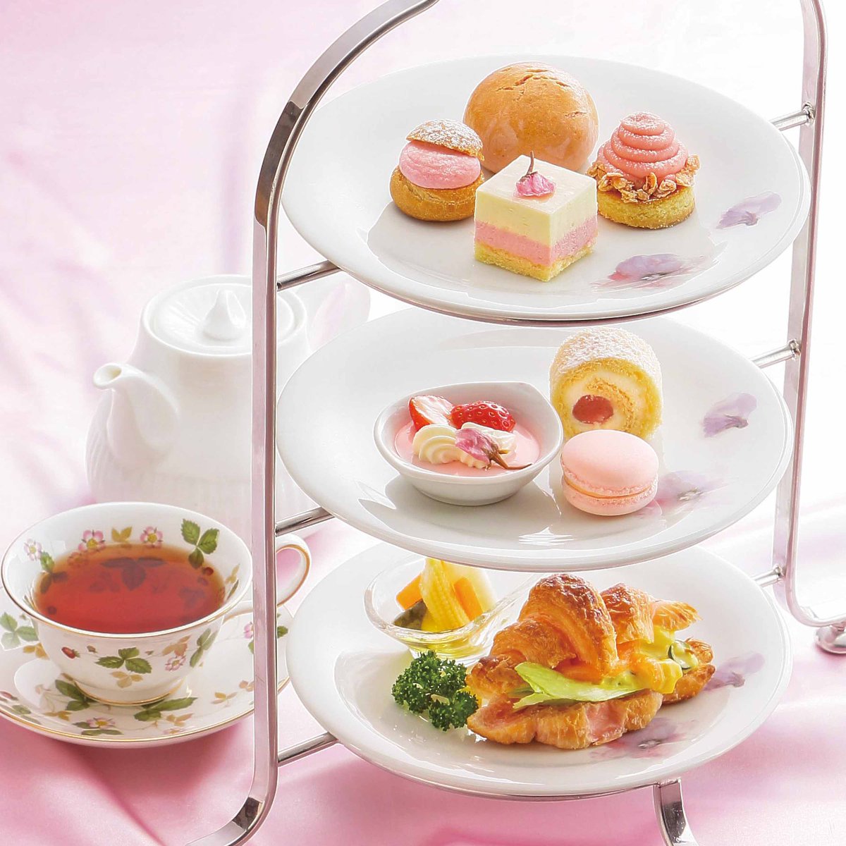 ホテル ザ マンハッタン 海浜幕張 บนทว ตเตอร ホテル最上階のバー ラウンジ スプレンディド ではティータイムに 春のアフタヌーンティーセット 桜 と題して 桜満載のスイーツとスモークサーモンの桜クロワッサンサンドをご用意 1日10食限定 前日21 00